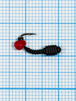 Мормышка Личинка Куб Drops красный ( Larva Cube) 0,52/6, чёрный